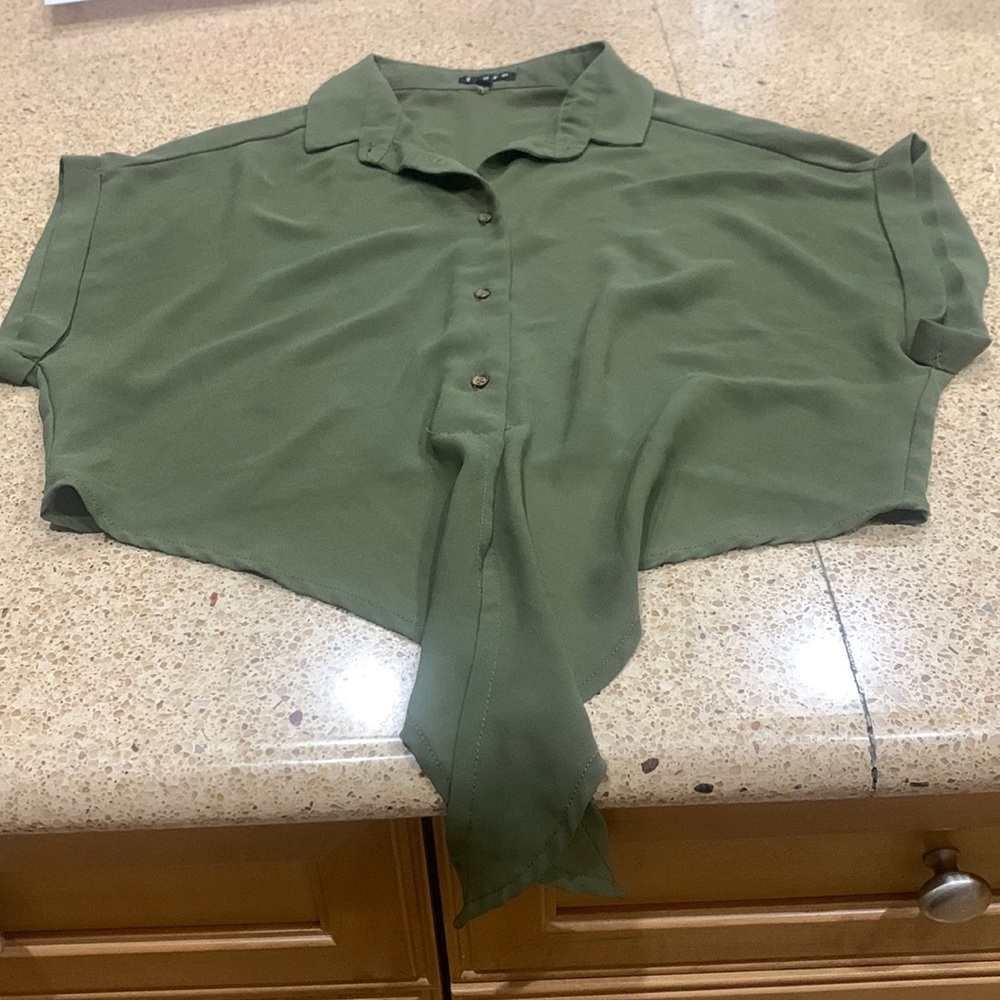 Khaki green button and tie front